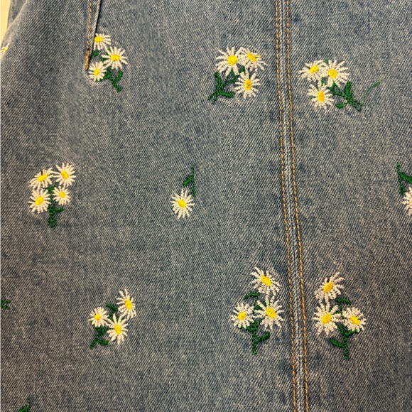 H&M divided denim daisy flower skirt (size 2) - Picture 3 of 4
